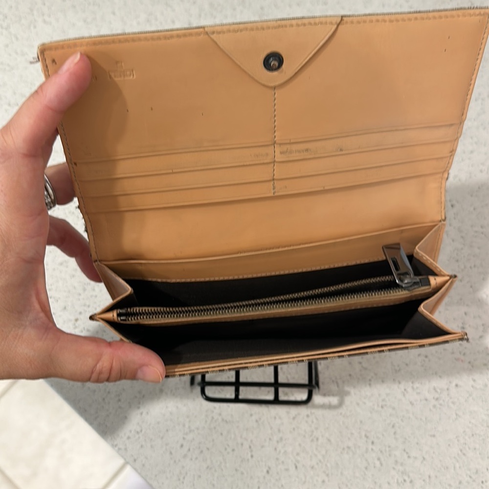 ⭐️ Fendi Vintage Zucchino Flap Wallet 100% Authentic - Picture 3 of 10